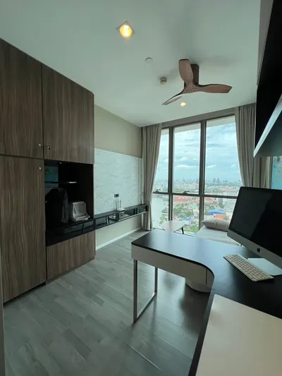 2-bed condo for rent at 333 Riverside, photo 2 of 5