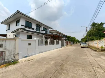 ARL ラートクラバン駅周辺の4ベッドルーム一戸建て（売買）、写真2/5