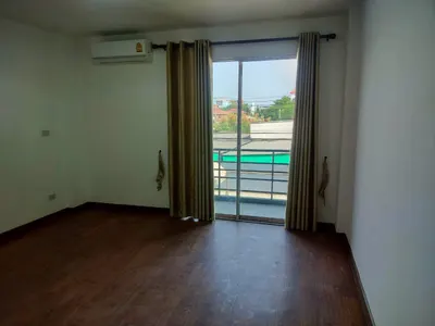 4-bed townhouse for rent near SRT Lak Si, photo 4 of 5