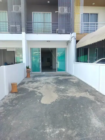 4-bed townhouse for rent near SRT Lak Si, photo 1 of 5