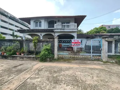 BTS 赛育站附近的4房独栋住宅出售，第1张，共5张