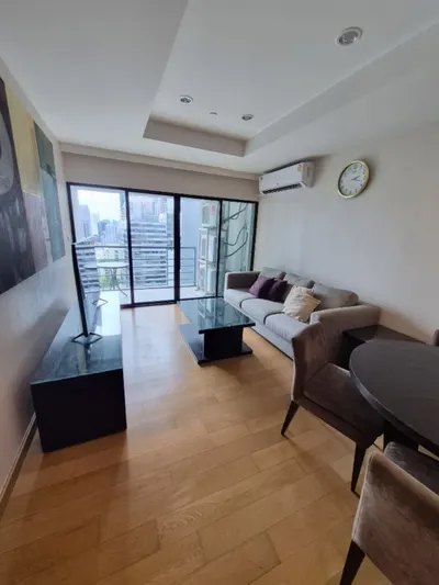 Condo 2 chambres à louer près de la station BTS Sala Daeng, photo 1 sur 5