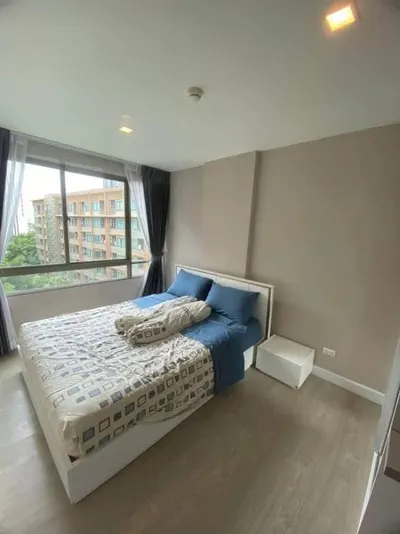 Condo 1 chambre à louer près de la station MRT Huai Khwang, photo 4 sur 5
