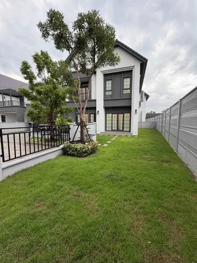 Maison 4 chambres à louer près de la station BTS Bang Na, photo 2 sur 5