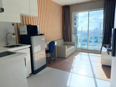 1-bed condo for rent at Condolette ize Ratchathewi, photo 2 of 10