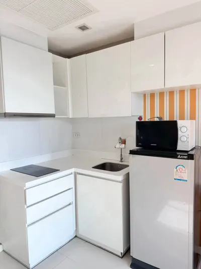 1-bed condo for rent at Condolette ize Ratchathewi, photo 4 of 10