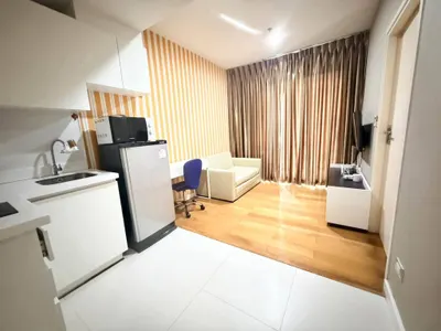 1-bed condo for rent at Condolette ize Ratchathewi, photo 5 of 10