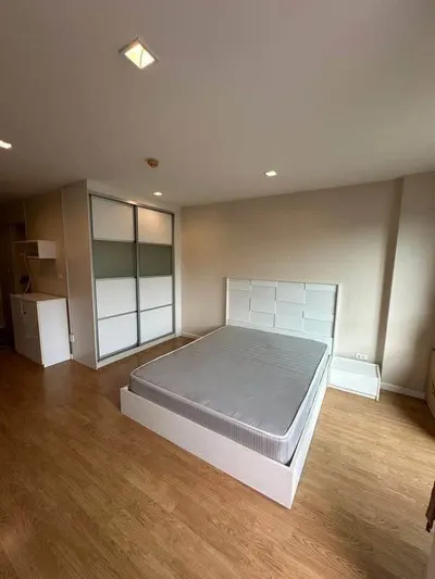 Studio condo for rent near BTS Talat Phlu, photo 2 of 5