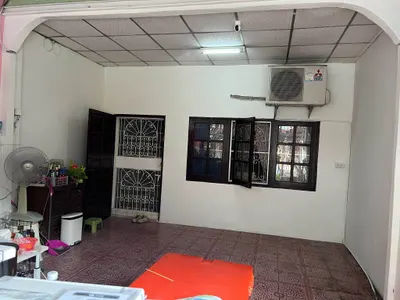 MRT 碧甲盛48站附近的2房联排别墅出售，第2张，共5张