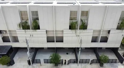ให้เช่าทาวน์เฮาส์ 3 ห้องนอน เขตสะพานสูง รูปที่ 1 จาก 5