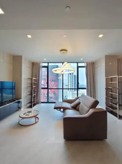 2-bed apartment for rent near BTS Ratchadamri, photo 1 of 5