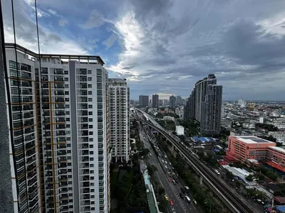 1-bed condo for rent near BTS Pho Nimit, photo 1 of 5