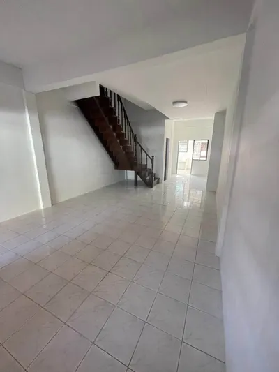 2-bed townhouse for rent near MRT Bang Chan, photo 2 of 5