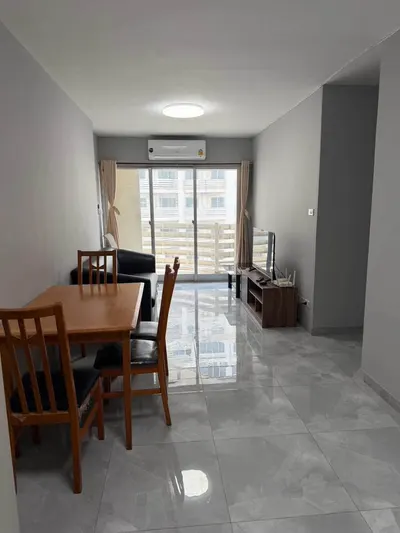 2-bed condo for rent near ARL Makkasan, photo 3 of 5