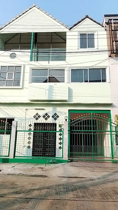 MRT 蒙通他尼站附近的3房联排别墅出租，第1张，共5张