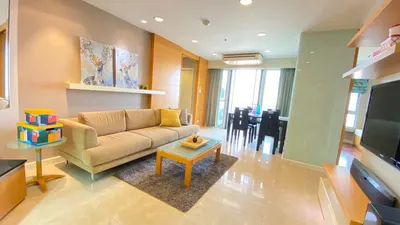 3-bed condo for rent near BTS Saphan Taksin, photo 1 of 6