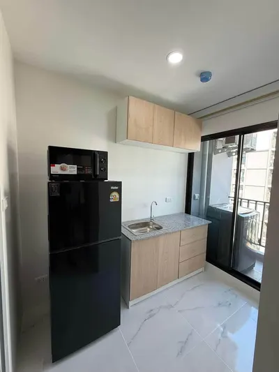 Condo à louer près de la station MRT Huai Khwang, photo 5 sur 5