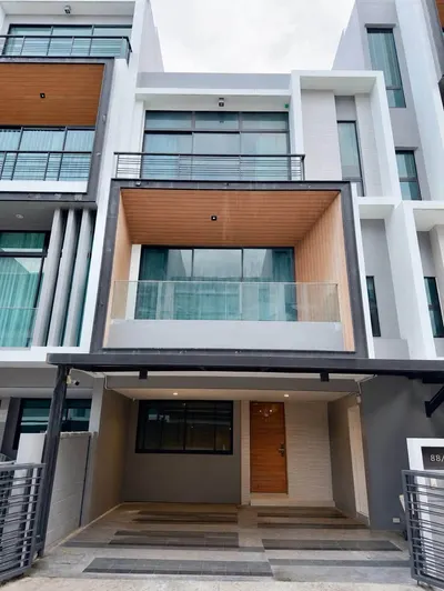 MRT 诗克里塔站附近的3房独栋住宅出租，第2张，共5张