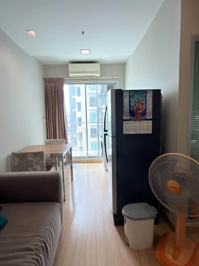 1-bed condo for rent at Hive Sathorn Condo, photo 2 of 5