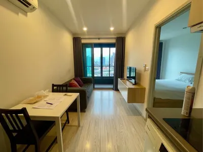 Condo for rent near BTS Bang Na, photo 1 of 5