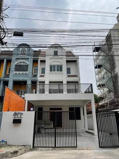 MRT 玛哈泰站附近的3房独栋住宅出租，第1张，共5张