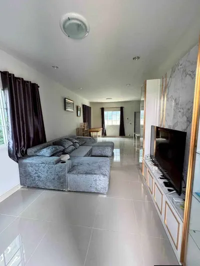 This listing, photo 2