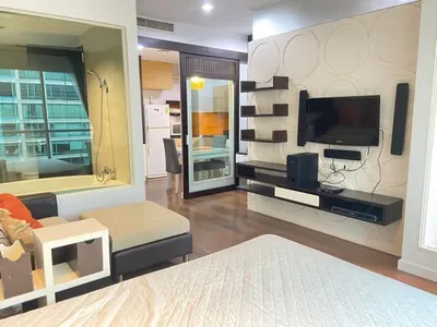 1-bed condo for rent near BTS Chit Lom, photo 1 of 5