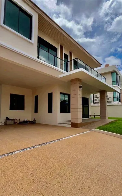 4-bed house for sale near MRT Lat Phrao 101, photo 4 of 5