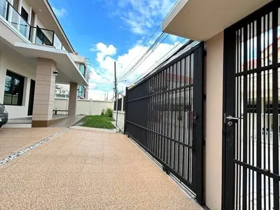4-bed house for sale near MRT Lat Phrao 101, photo 3 of 5