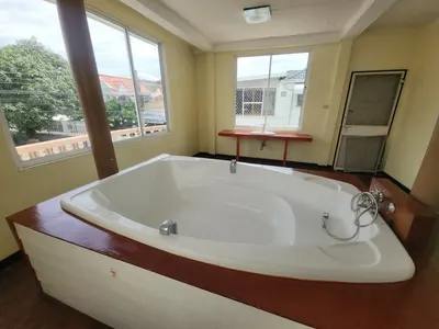 5-bed townhouse for rent near MRT Lat Phrao, photo 3 of 5
