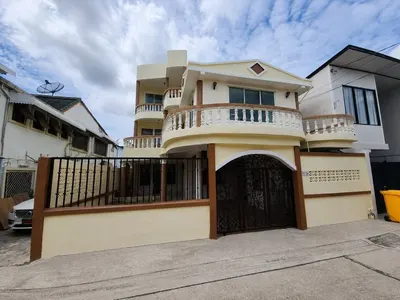 5-bed townhouse for rent near MRT Lat Phrao, photo 2 of 5