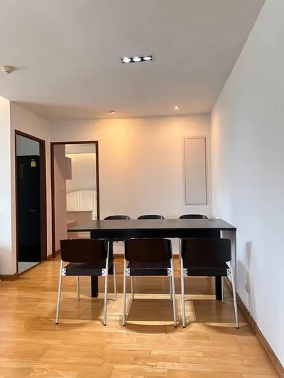 3-bed condo for rent near BTS Phra Khanong, photo 1 of 5