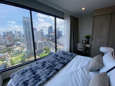 Condo 2 chambres à louer près de la station MRT Khlong Toei, photo 3 sur 5