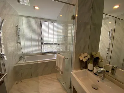 Condo 2 chambres à louer près de la station MRT Khlong Toei, photo 5 sur 5