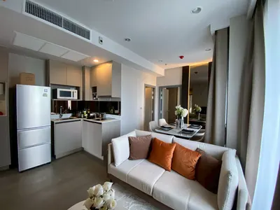 Condo 2 chambres à louer près de la station MRT Khlong Toei, photo 1 sur 5