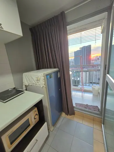 1-bed condo for rent near MRT Yaek Lam Sali, photo 2 of 5