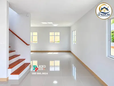 Maison de ville 3 chambres à vendre près de la station ARL Lat Krabang, photo 3 sur 5