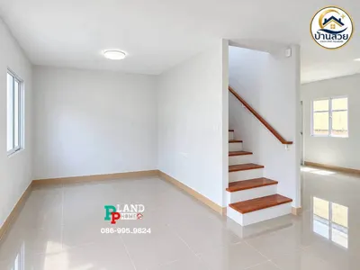 Maison de ville 3 chambres à vendre près de la station ARL Lat Krabang, photo 4 sur 5
