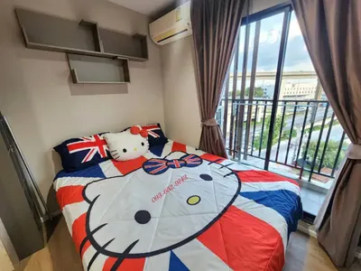 2-bed condo for rent near BTS Chang Erawan, photo 1 of 5