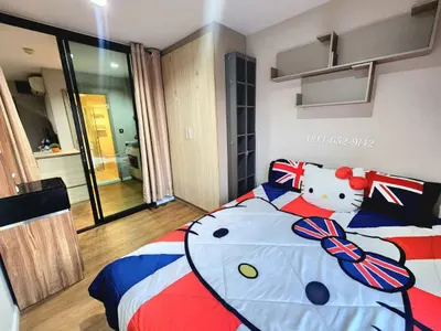 2-bed condo for rent near BTS Chang Erawan, photo 2 of 5