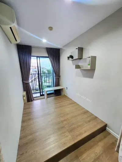 2-bed condo for rent near BTS Chang Erawan, photo 3 of 5