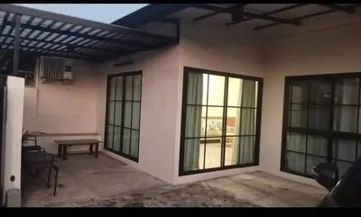 2-bed townhouse for rent near ARL Ramkhamhaeng, photo 1 of 5