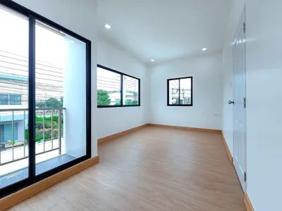 4-bed townhouse for sale near MRT Khlong Bang Phai, photo 4 of 5