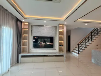Centro Vibhavadiの4ベッドルーム一戸建て（賃貸）、写真1/5