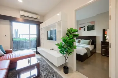 1-bed condo for rent at The Crest Sukhumvit 34, photo 1 of 10