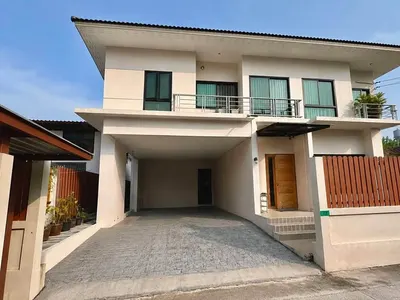 3-bed house for sale near MRT Sirindhorn, photo 1 of 3