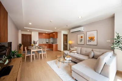 3-bed condo for sale near MRT Khlong Toei, photo 2 of 5