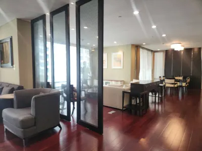 Condo 3 chambres à louer près de la station BTS Chit Lom, photo 2 sur 5