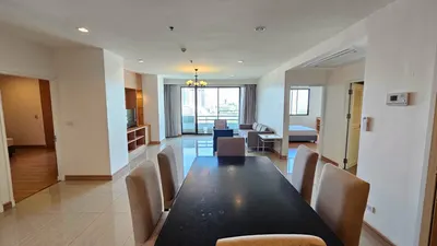 3-bed condo for rent near BTS Ekkamai, photo 2 of 5