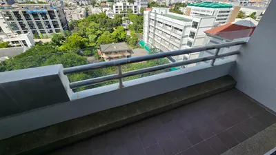 3-bed condo for rent near BTS Ekkamai, photo 4 of 5